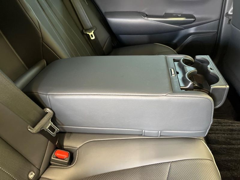 2018 Toyota Crown Hybrid 6AA-AZSH20 (UW-6a696de68563e)[15]