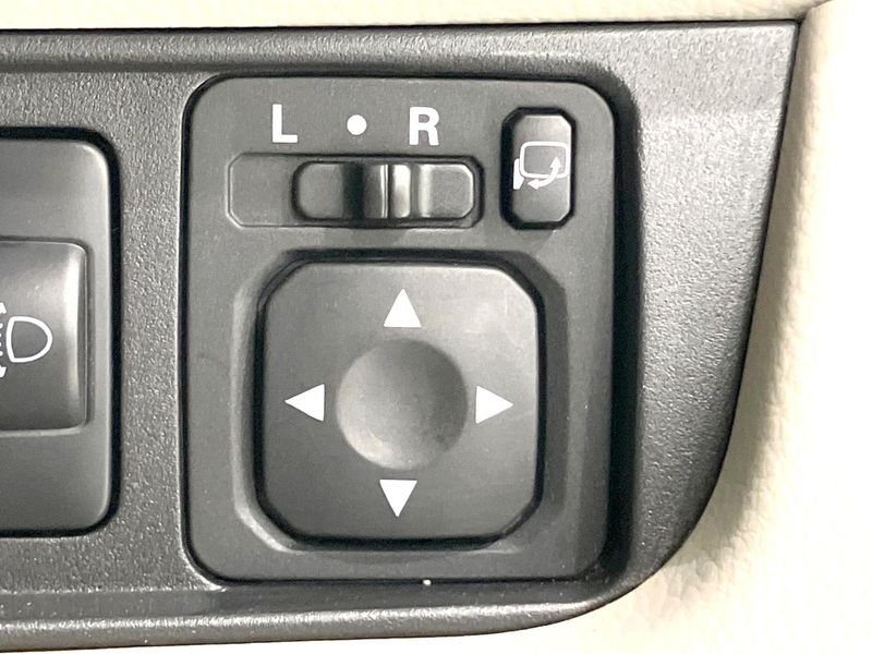 2013 Mitsubishi eK Wagon DBA-B11W (UW-6a696df076e92)[26]