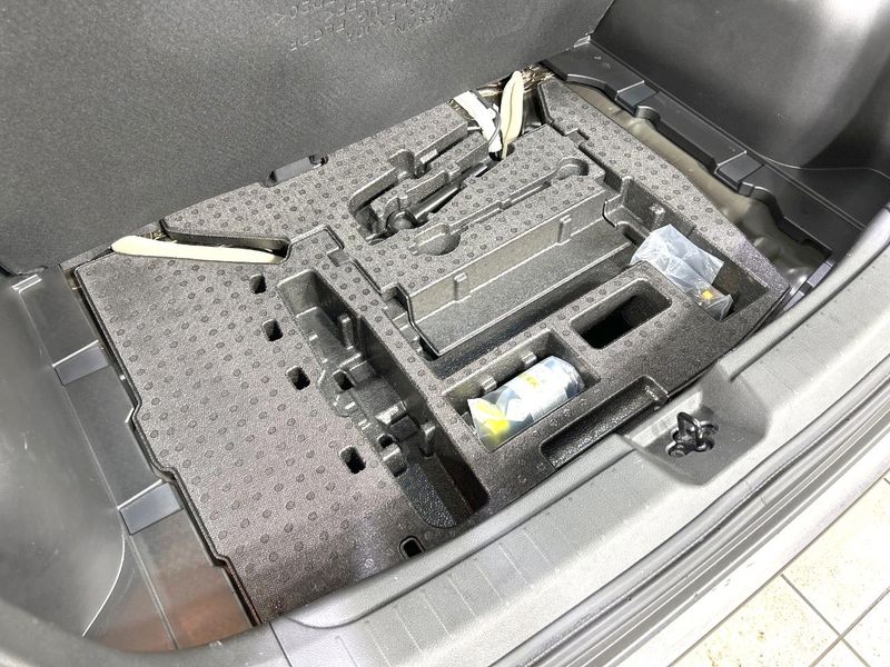2023 Nissan Note 6AA-E13 (UW-6a696e544f555)[28]