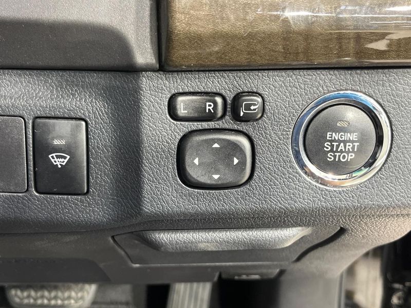 2014 Toyota Mark X DBA-GRX135 (UW-6a696e9e5f493)[13]