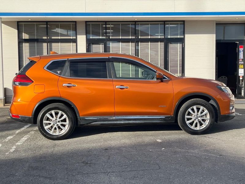 2018 Nissan X-Trail DAA-HT32 (UW-6a696ed7a02bb)[17]
