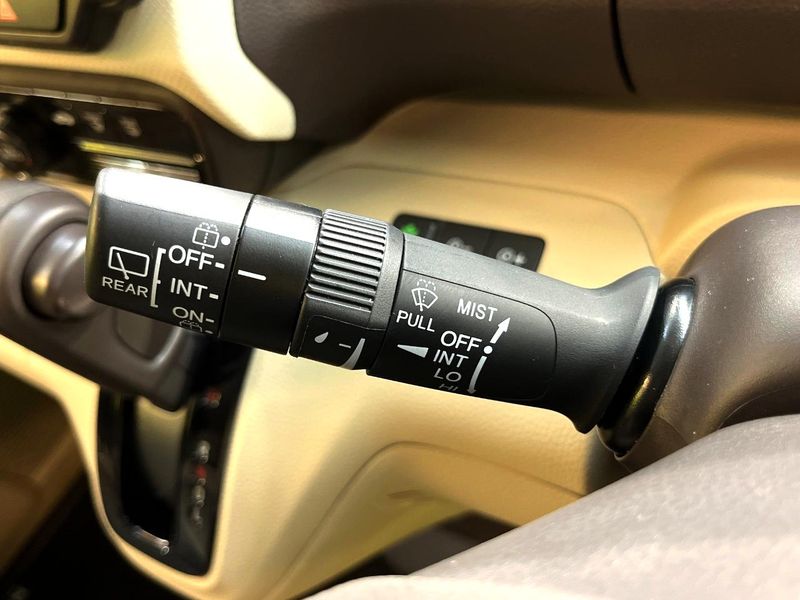 2017 Honda N-BOX DBA-JF3 (UW-6a696eff3ff63)[27]