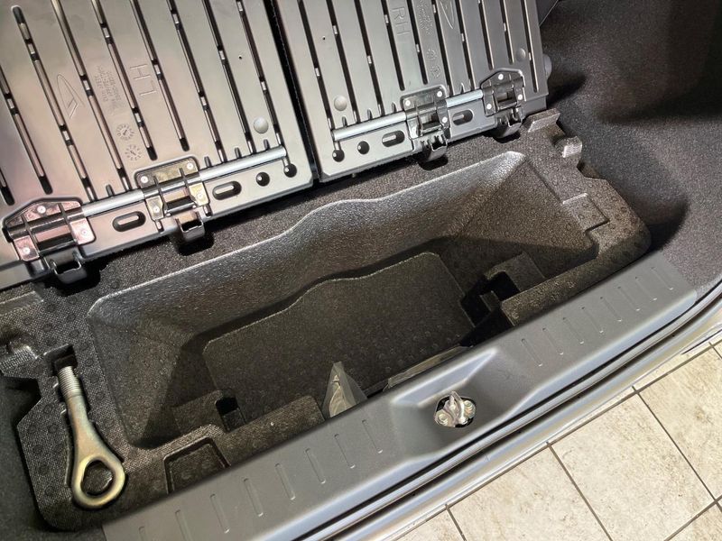 2016 Daihatsu Cast DBA-LA250S (UW-6a696f77e2ae8)[17]