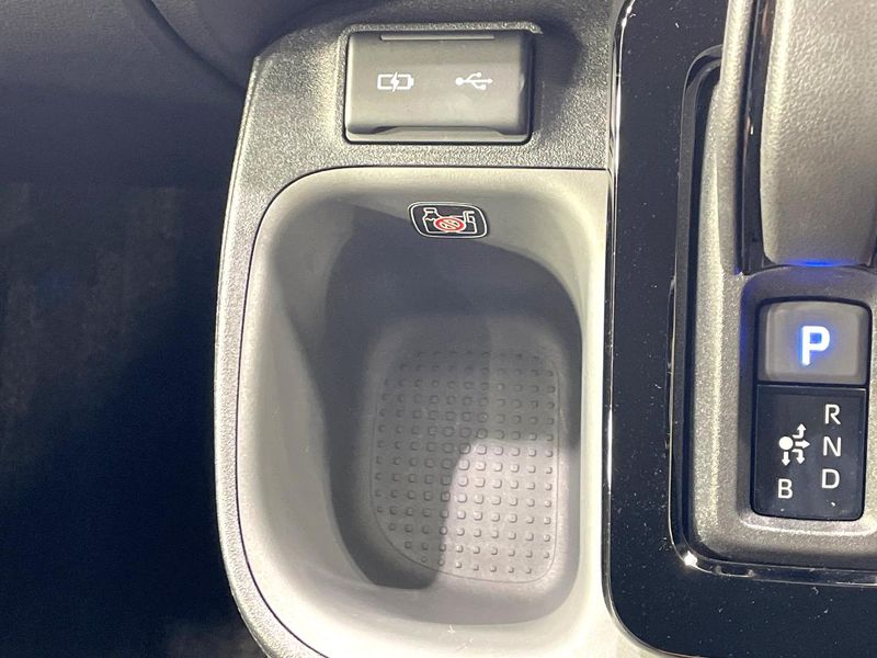 2025 Toyota Sienta 6AA-MXPL10G (UW-6a69706729428)[17]