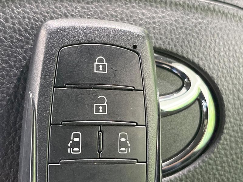2023 Toyota Voxy 6BA-MZRA90W (UW-6a697087646ed)[29]