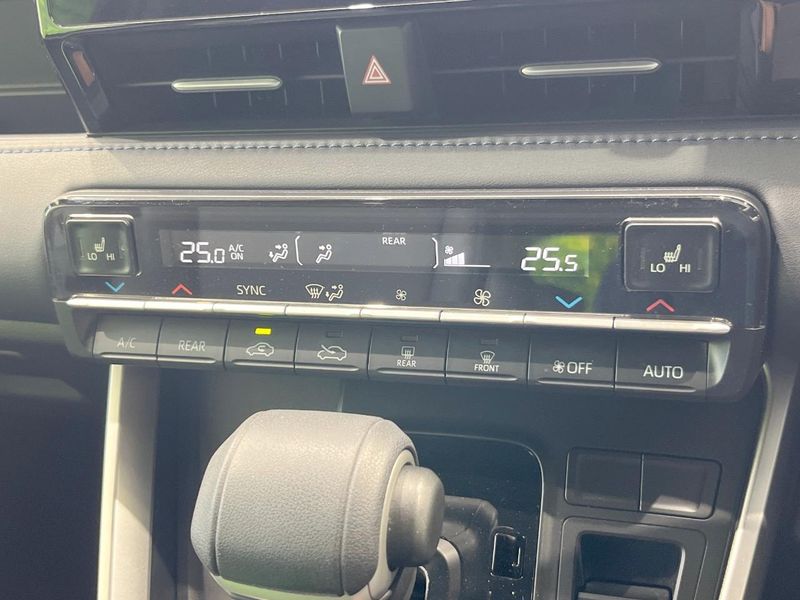 2023 Toyota Voxy 6BA-MZRA90W (UW-6a697087646ed)[24]