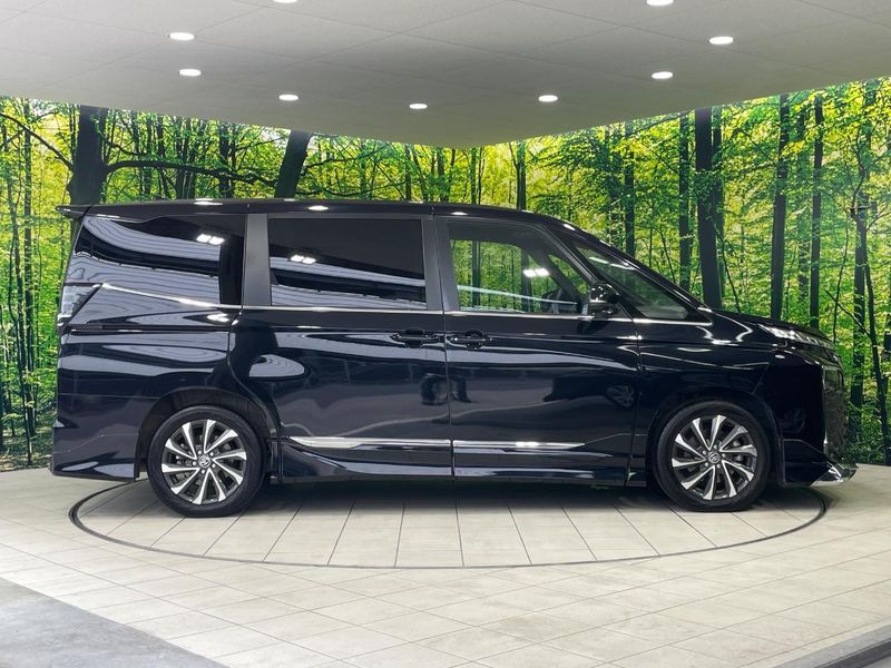 2023 Toyota Voxy 6BA-MZRA90W (UW-6a69708994d22)[19]