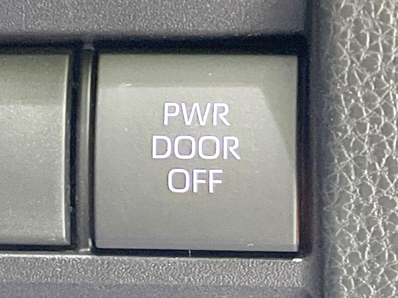 2023 Toyota Noah 6BA-MZRA90W (UW-6a69708abf80e)[29]