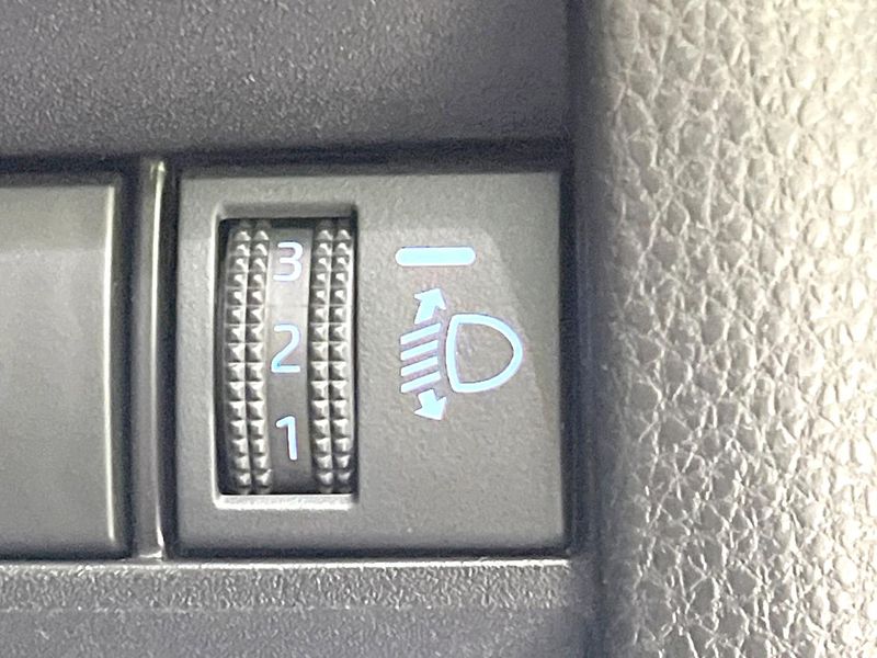 2023 Toyota Noah 6BA-MZRA90W (UW-6a69708abf80e)[27]