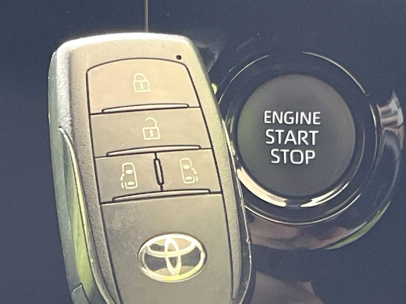 2024 Toyota Voxy 6BA-MZRA90W (UW-6a69708d3c91b)[17]