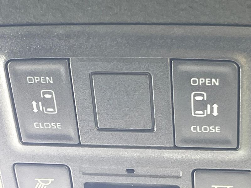 2024 Toyota Voxy 6BA-MZRA90W (UW-6a69708d3c91b)[24]