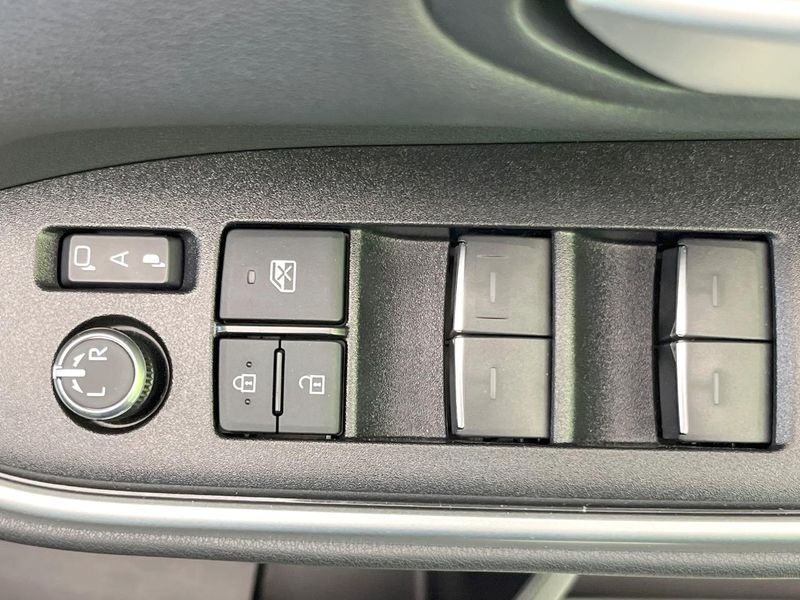 2024 Toyota Voxy 6BA-MZRA90W (UW-6a69708d3c91b)[8]