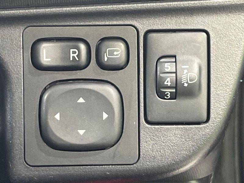 2014 Toyota Aqua DAA-NHP10 (UW-6a69709607900)[21]