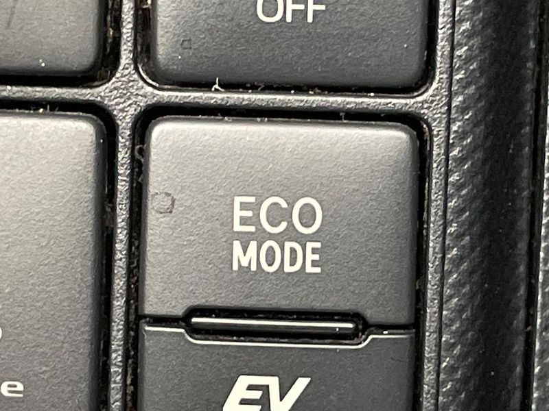 2016 Toyota Aqua DAA-NHP10 (UW-6a69709935737)[17]