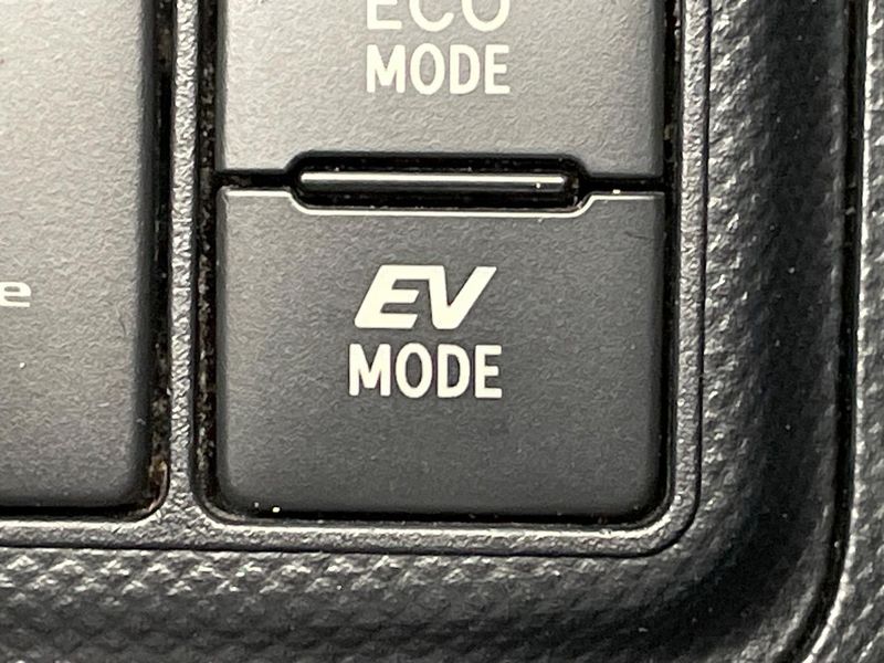 2016 Toyota Aqua DAA-NHP10 (UW-6a69709935737)[18]