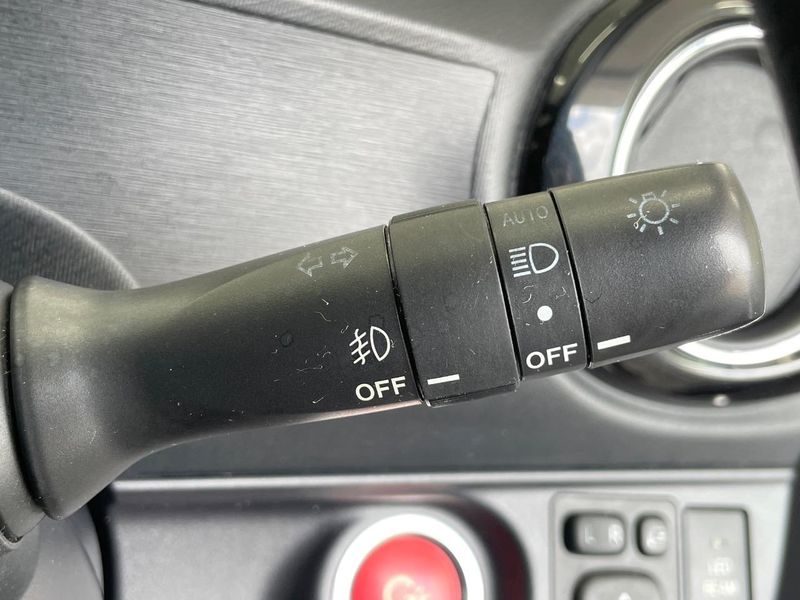 2016 Toyota Aqua DAA-NHP10 (UW-6a69709935737)[23]
