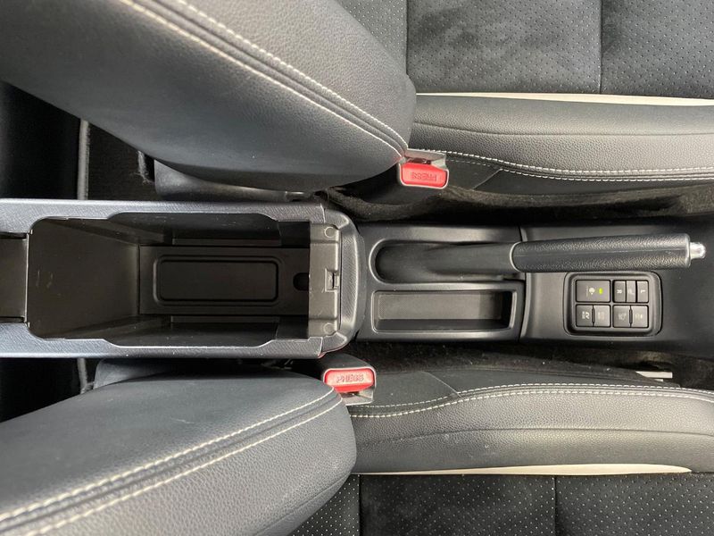 2016 Toyota Aqua DAA-NHP10 (UW-6a69709935737)[19]