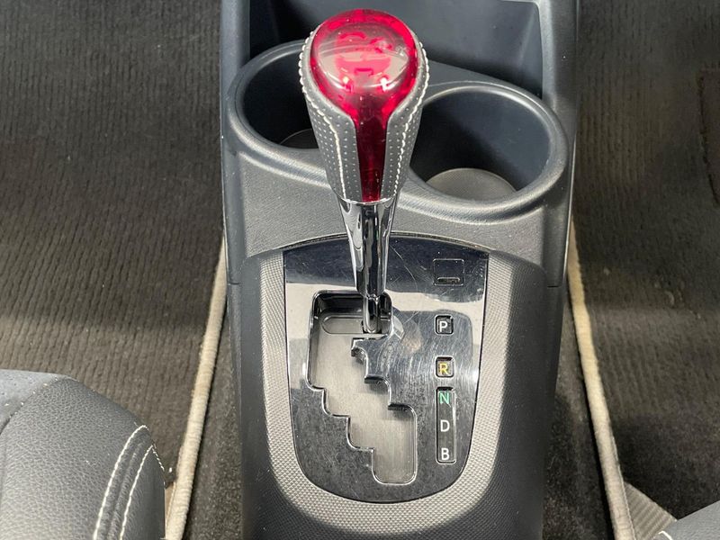 2016 Toyota Aqua DAA-NHP10 (UW-6a69709935737)[12]