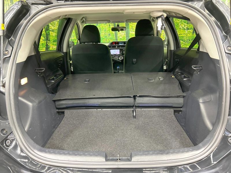 2016 Toyota Aqua DAA-NHP10 (UW-6a6970a127151)[26]
