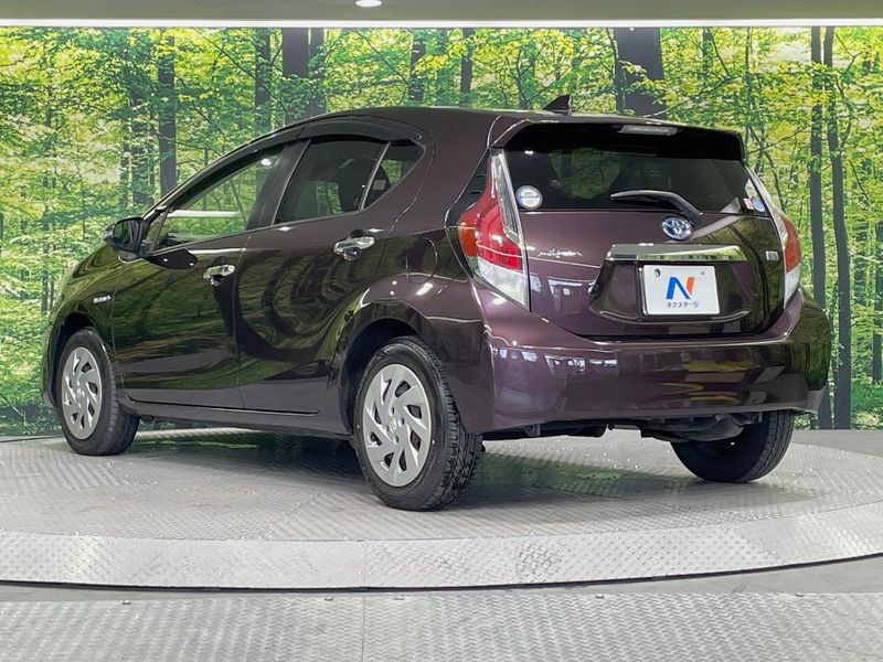 2016 Toyota Aqua DAA-NHP10 (UW-6a6970a17bf80)[18]