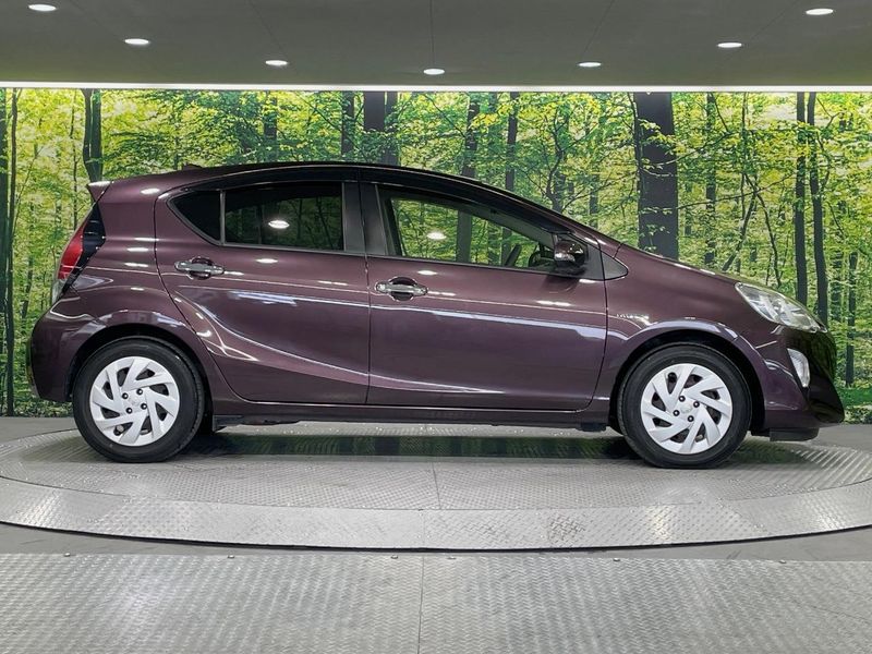 2016 Toyota Aqua DAA-NHP10 (UW-6a6970a17bf80)[15]