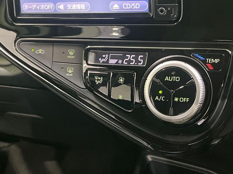2018 Toyota Aqua DAA-NHP10 (UW-6a6970a494cfe)[25]