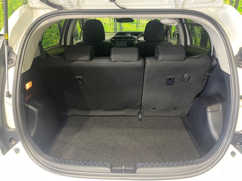 2018 Toyota Aqua DAA-NHP10 (UW-6a6970a494cfe)[2]