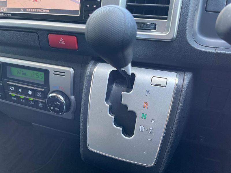 2018 Toyota Hiace Wagon CBA-TRH214W (UW-6a69710aa3cc3)[9]