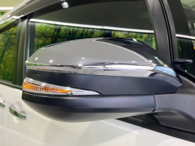 2019 Toyota Voxy DBA-ZRR80W (UW-6a69715fdbd27)[16]