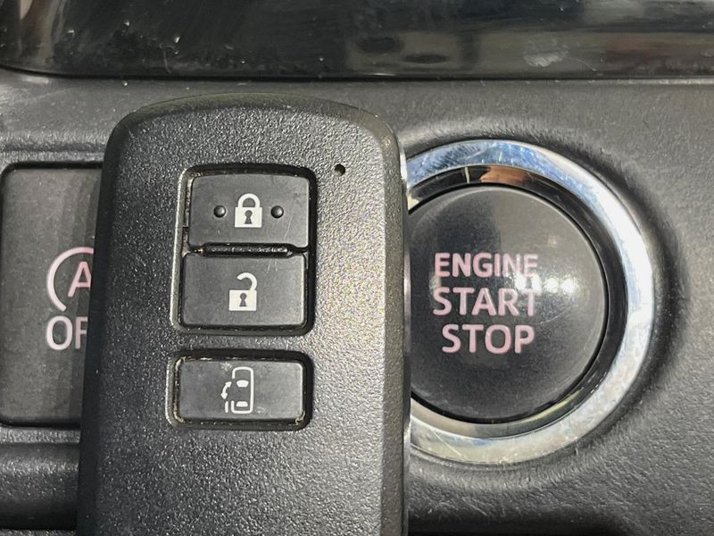 2019 Toyota Voxy DBA-ZRR80W (UW-6a69716100900)[24]