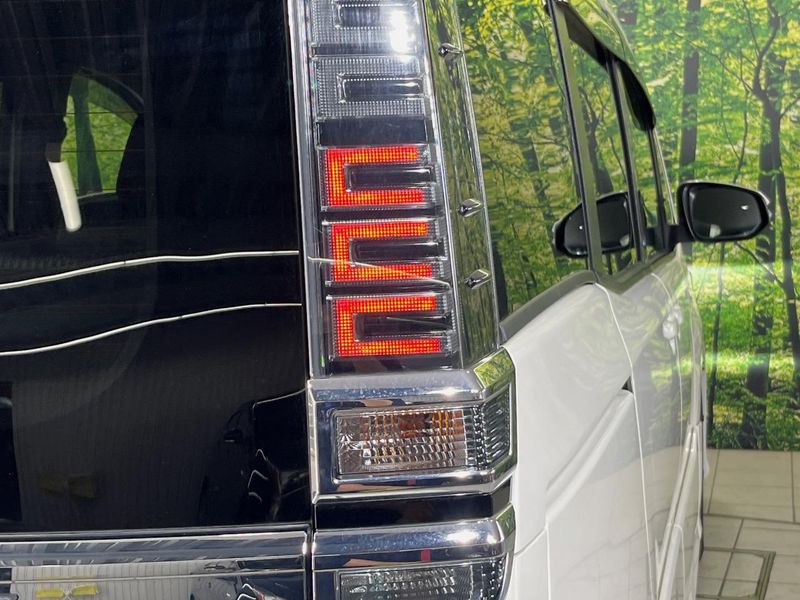 2019 Toyota Voxy DBA-ZRR80W (UW-6a69716100900)[18]