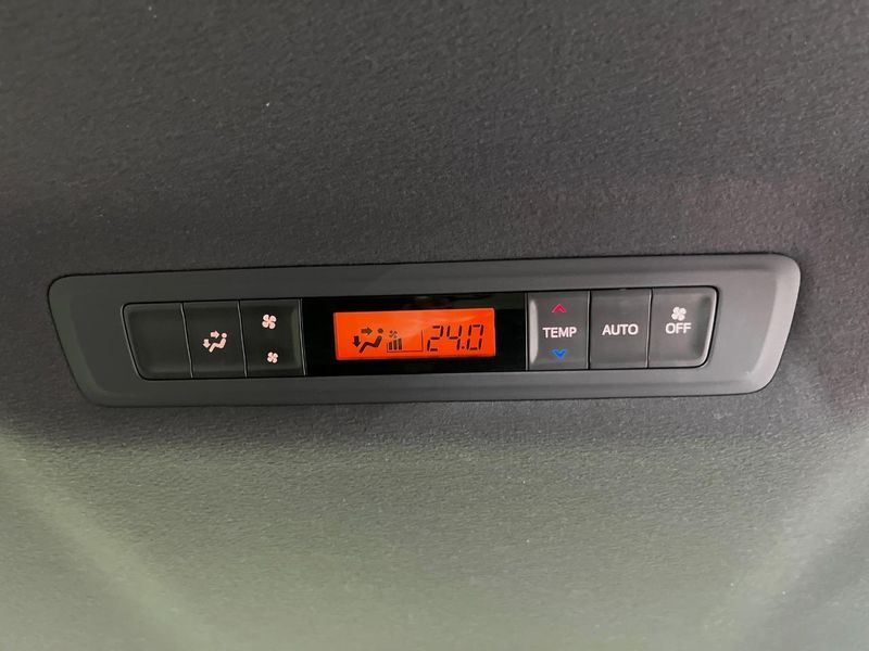2019 Toyota Voxy DBA-ZRR80W (UW-6a69716100900)[19]
