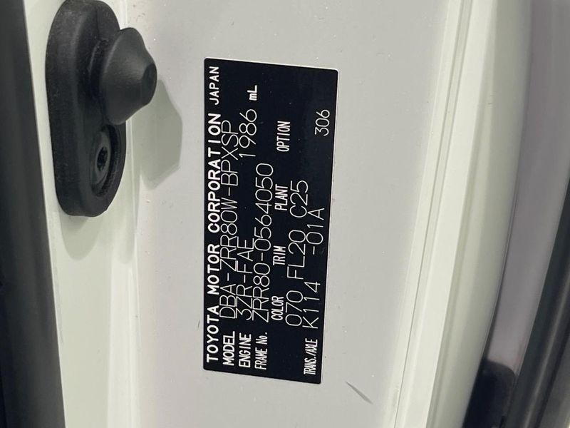 2019 Toyota Voxy DBA-ZRR80W (UW-6a69716100900)[1]