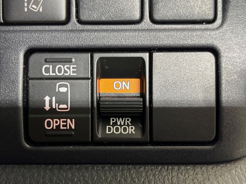2019 Toyota Voxy DBA-ZRR80W (UW-6a69716100900)[26]