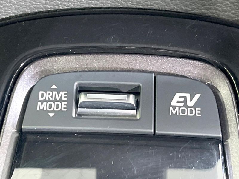 2024 Toyota Corolla Touring 6AA-ZWE219W (UW-6a69718d75ce7)[25]