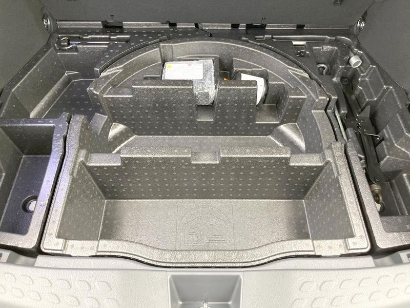 2019 Toyota C-HR DAA-ZYX10 (UW-6a6971af3825e)[26]