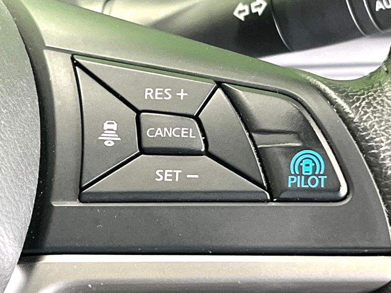 2017 Nissan Serena DAA-GFC27 (UW-6a6abfeb1f87c)[6]