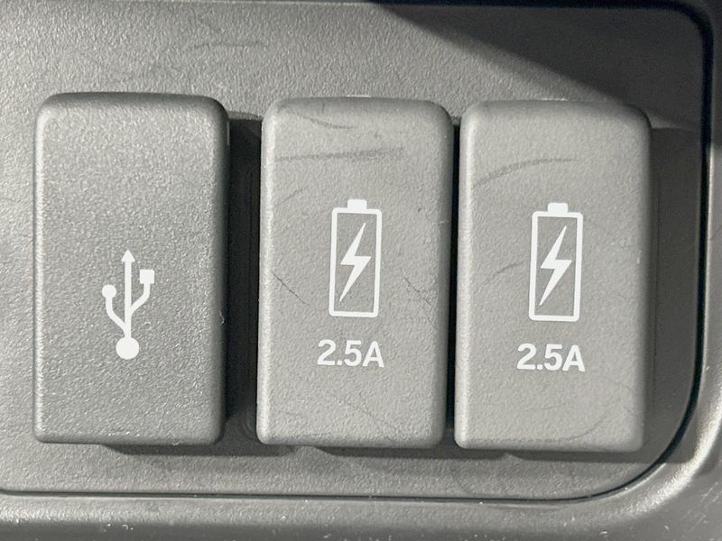 2022 Honda N-BOX CUSTOM 6BA-JF3 (UW-6a6ac08209d3d)[27]