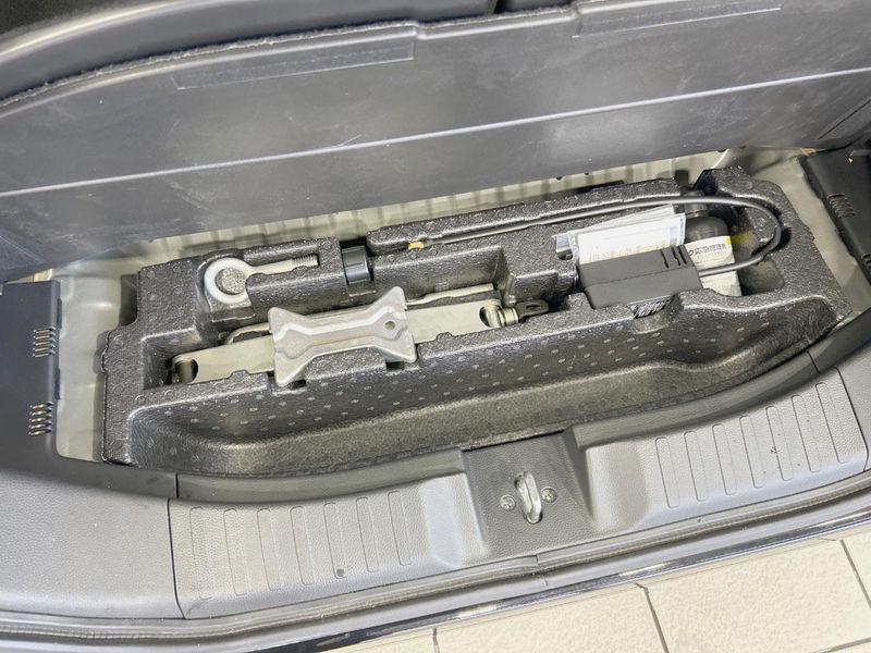 2022 Honda N-BOX CUSTOM 6BA-JF3 (UW-6a6ac08209d3d)[13]