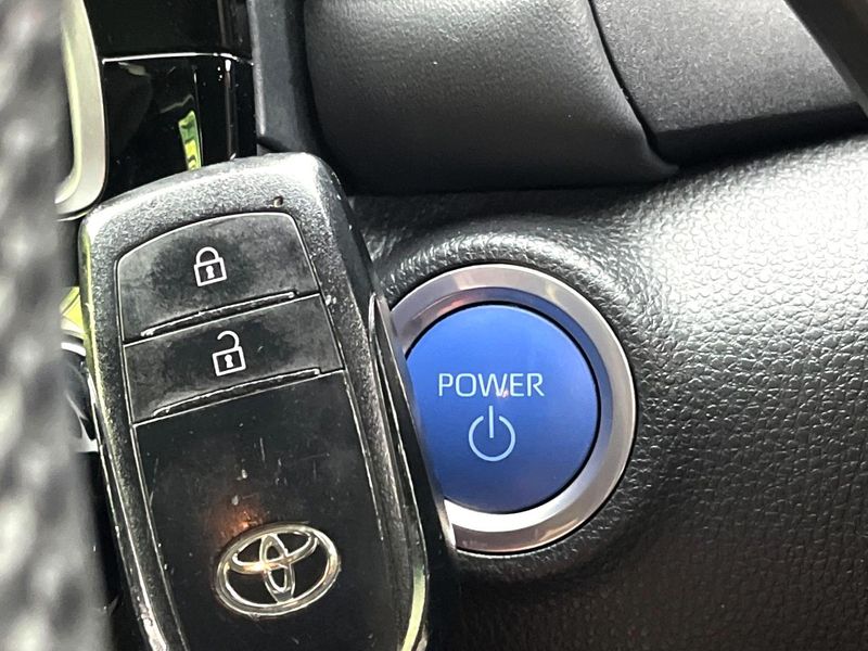 2022 Toyota Aqua 6AA-MXPK11 (UW-6a6ac1c73d4ff)[11]