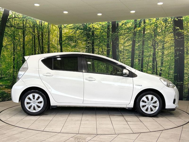 2012 Toyota Aqua DAA-NHP10 (UW-6a6ac1f869df3)[10]
