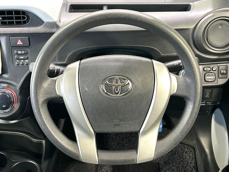 2012 Toyota Aqua DAA-NHP10 (UW-6a6ac1f869df3)[29]