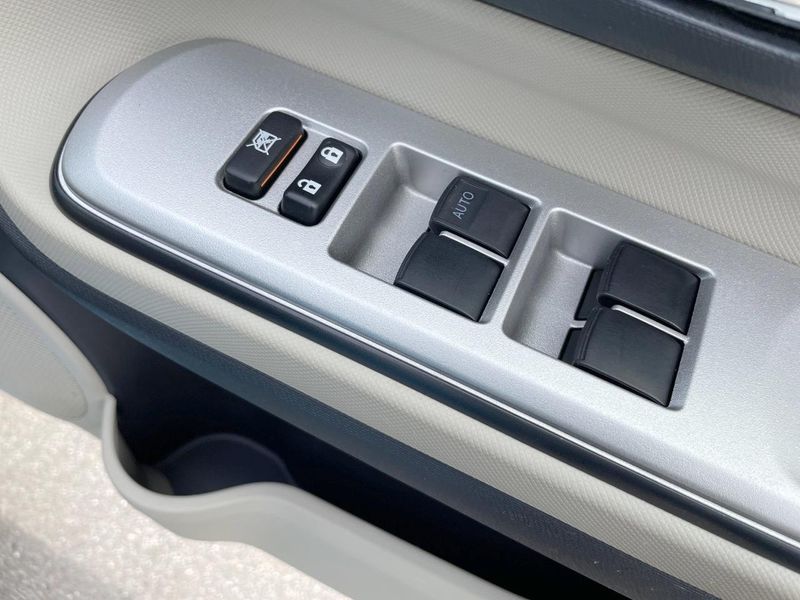 2013 Toyota Aqua DAA-NHP10 (UW-6a6ac1f980d11)[15]