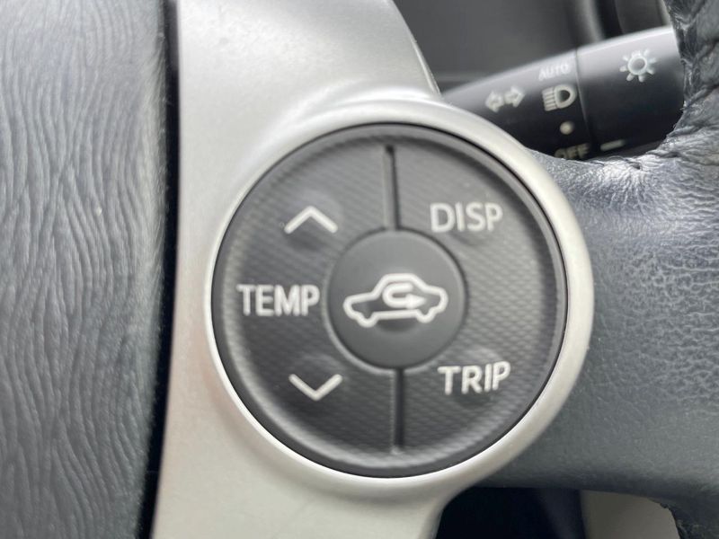 2013 Toyota Aqua DAA-NHP10 (UW-6a6ac1f980d11)[24]