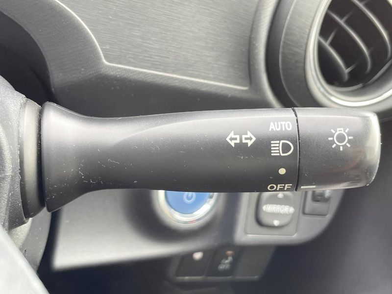 2013 Toyota Aqua DAA-NHP10 (UW-6a6ac1f980d11)[26]