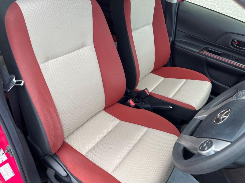 2014 Toyota Aqua DAA-NHP10 (UW-6a6ac1fce3041)[27]