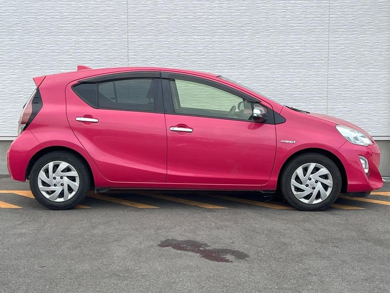2014 Toyota Aqua DAA-NHP10 (UW-6a6ac1fce3041)[26]