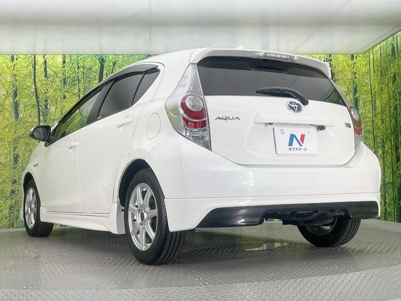 2013 Toyota Aqua DAA-NHP10 (UW-6a6ac201d35f6)[17]