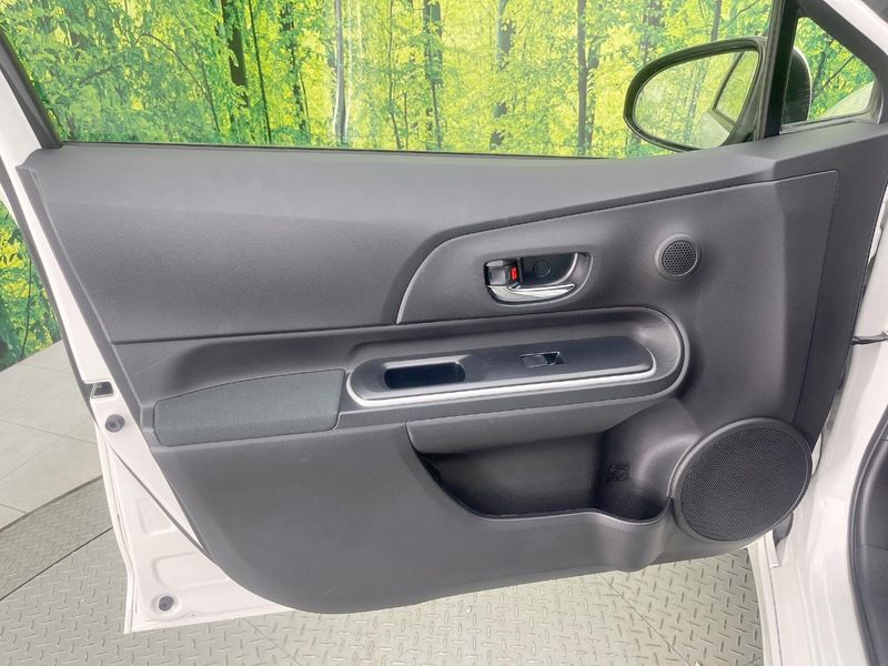 2013 Toyota Aqua DAA-NHP10 (UW-6a6ac201d35f6)[26]