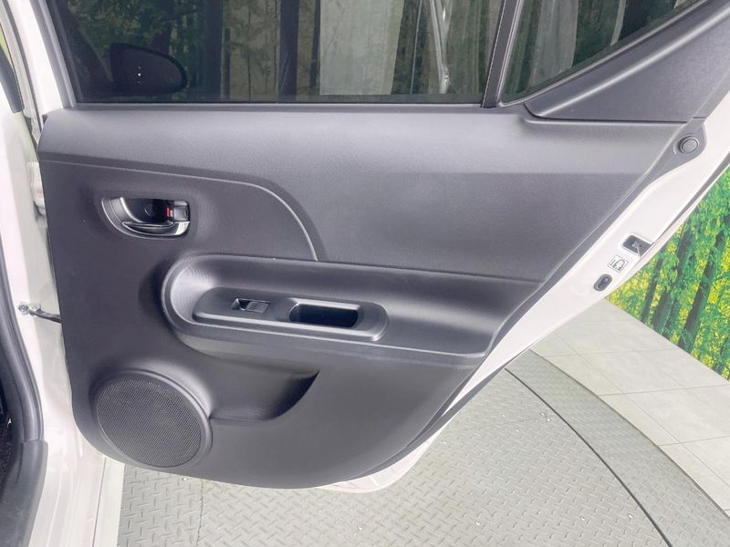 2013 Toyota Aqua DAA-NHP10 (UW-6a6ac201d35f6)[29]